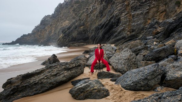 How is sports funding distributed among different sports in the UK?